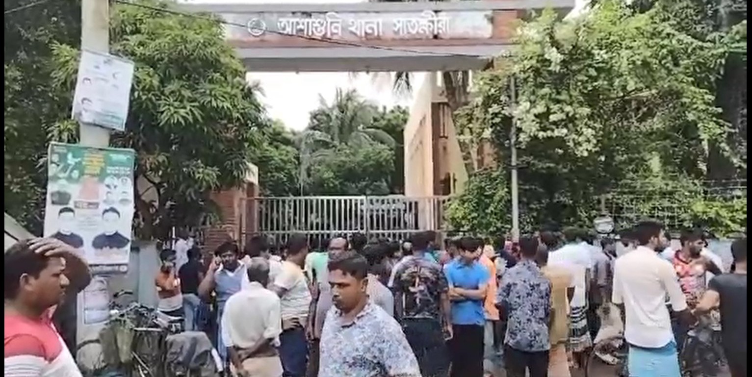সাতক্ষীরার সড়ক দূর্ঘটনায় পিতা-পুত্রের মৃত্যু, আহত-১